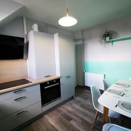 De L'isle - Sejours Pro - Wifi - Netflix - Plein Centre-ville Apartman Château-Thierry